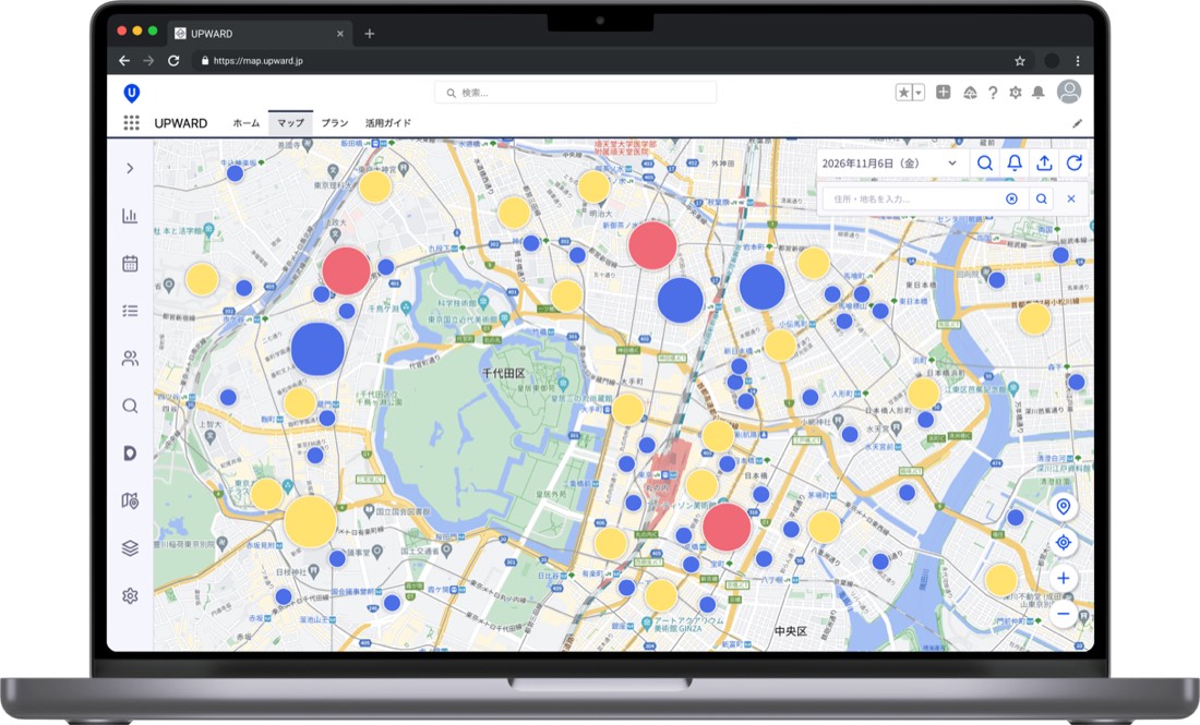 UPWARDのマップ画面。担当顧客が地図上に色分けされた円で可視化され、訪問すべき先と空白エリアが一目でわかる。