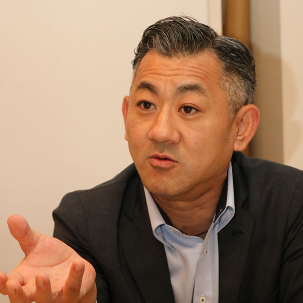 山田 公 氏