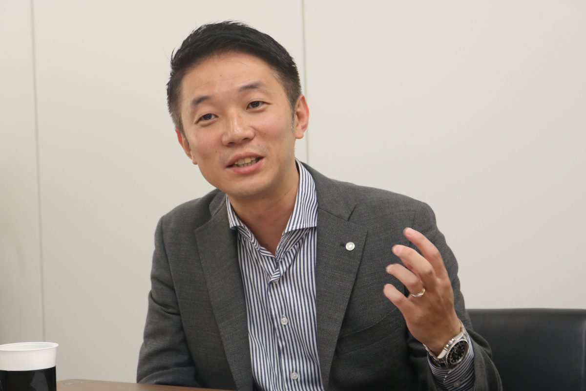 岡松 貴洋 氏